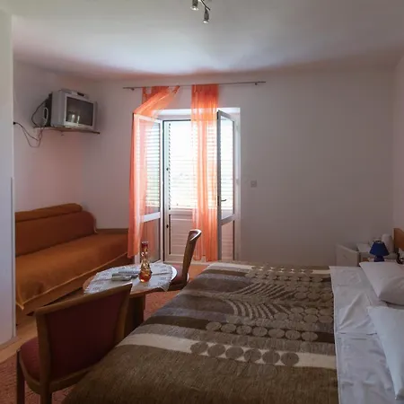 Πανσιόν Storelli